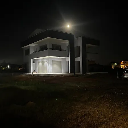 Pearl Luxury باراليا ديونيسيو